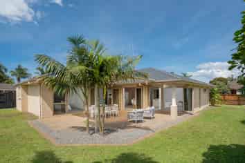 32 Santa Cruz Drive, Papamoa Beach