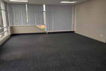 Onewa Road 270m2 Office with Street Profile