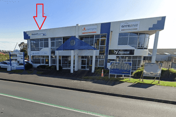 Onewa Road 270m2 Office with Street Profile