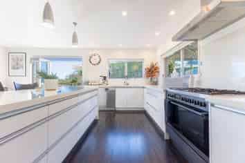 12 William Avenue, Raumati South