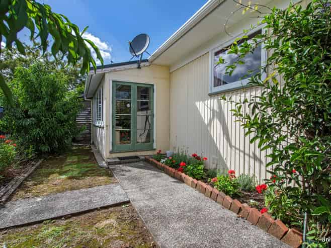 1&2/55B Mains Avenue, Kensington