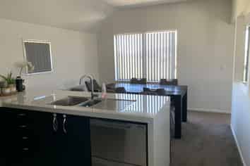 46 Tea Tree Lane, Woodridge