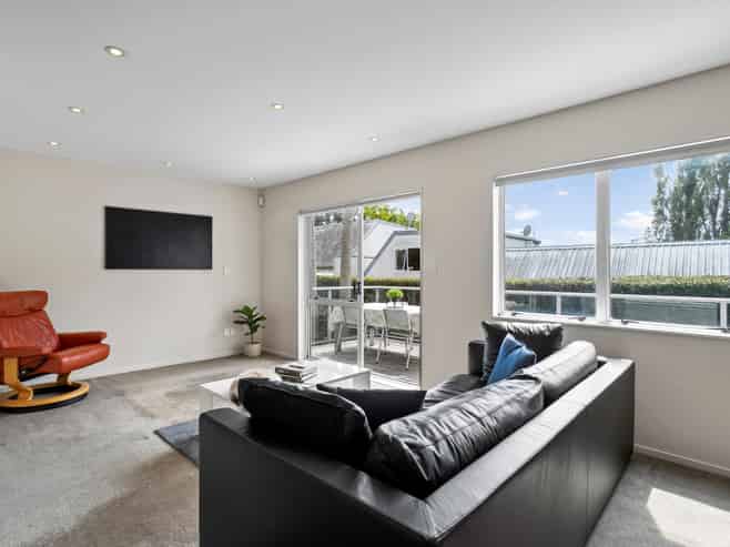 8/17 Chatfield Place, Remuera