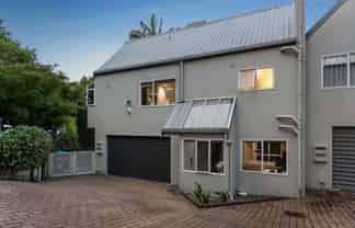 8/17 Chatfield Place, Remuera