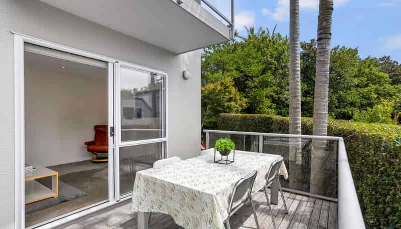 8/17 Chatfield Place, Remuera