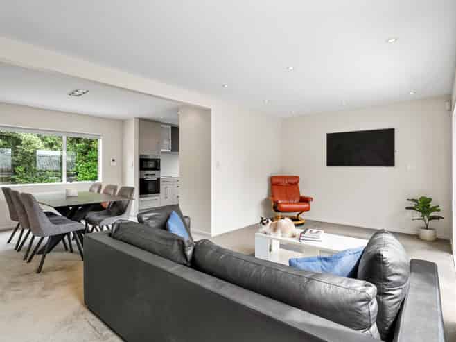 8/17 Chatfield Place, Remuera