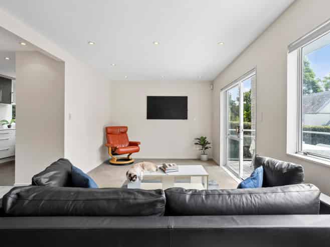 8/17 Chatfield Place, Remuera