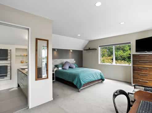 8/17 Chatfield Place, Remuera