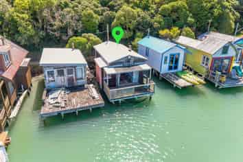 15 Boatshed, Camborne Walkway, Paremata
