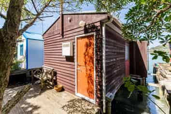 15 Boatshed, Camborne Walkway, Paremata