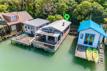15 Boatshed, Camborne Walkway, Paremata