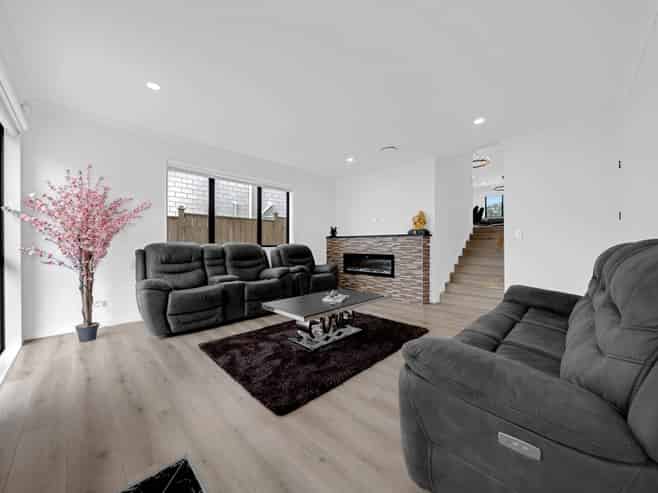 2A Ballyalton Crescent, Flat Bush