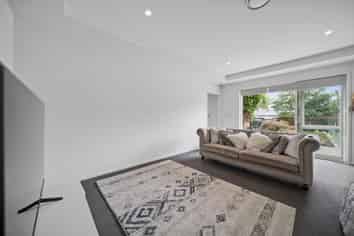 127 McRobbie Road, Kingseat