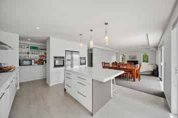 127 McRobbie Road, Kingseat