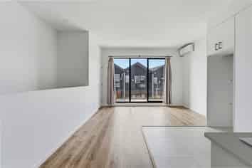 8/233 Great North Road, Henderson