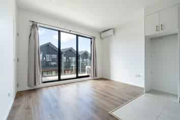 8/233 Great North Road, Henderson