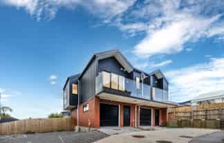 8/233 Great North Road, Henderson