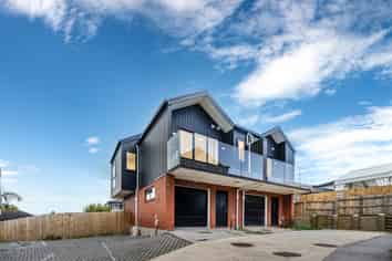 8/233 Great North Road, Henderson