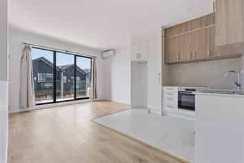 8/233 Great North Road, Henderson