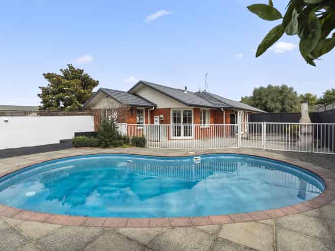 23 Mirbeck Avenue, Cambridge