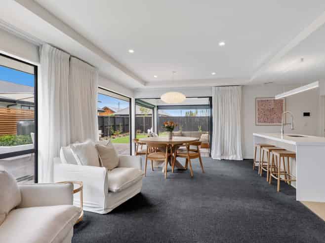 12 Verdeco Boulevard, Lincoln