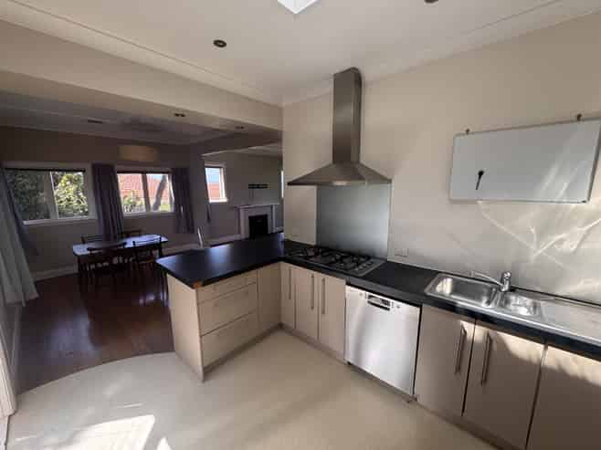 24 Highbury Crescent, Highbury