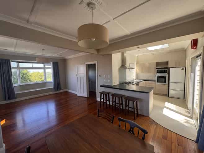 24 Highbury Crescent, Highbury