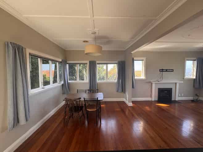 24 Highbury Crescent, Highbury