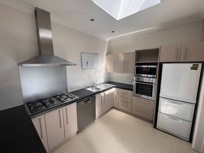 24 Highbury Crescent, Highbury