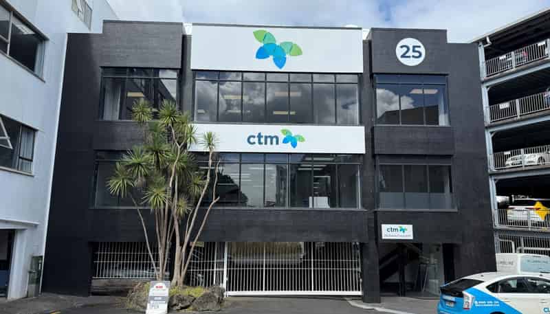 25 Davis Crescent, Newmarket