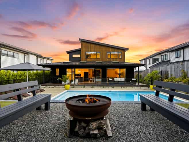 19 Headsail Drive, Long Bay