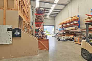 OUTSTANDING INDUSTRIAL OPPORTUNITY
