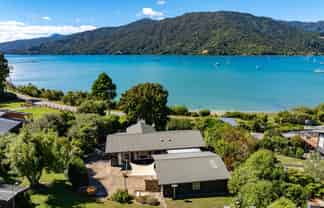 337 & 337A Anakiwa Road, Anakiwa