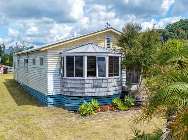 128 Hampton Road, Whangamata