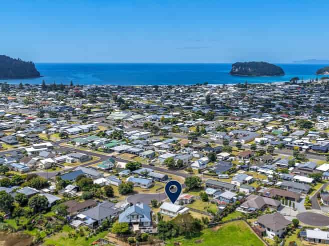 128 Hampton Road, Whangamata
