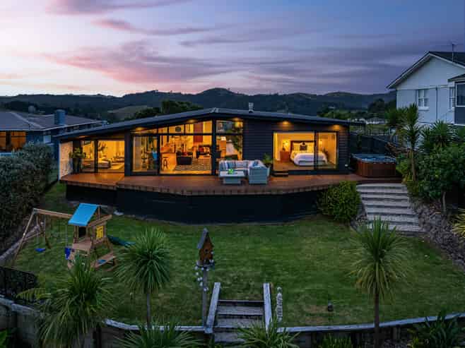 10 Hillcrest Road, Orewa