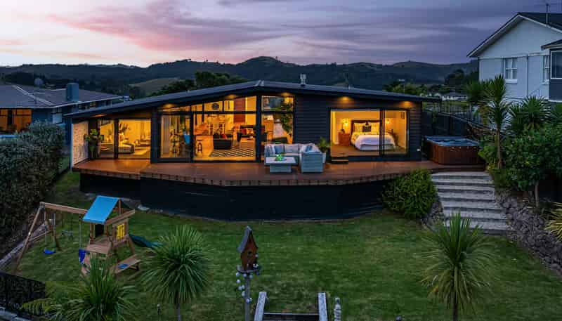 10 Hillcrest Road, Orewa