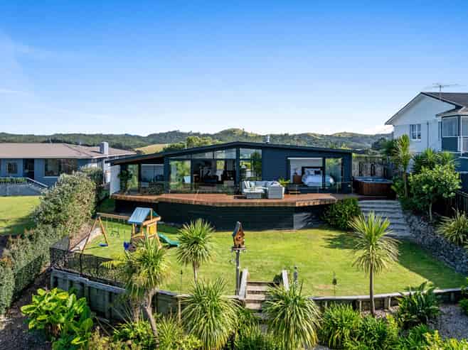 10 Hillcrest Road, Orewa