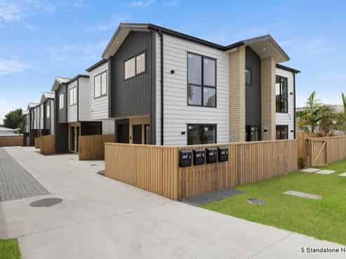 449A-E Massey Road, Mangere East