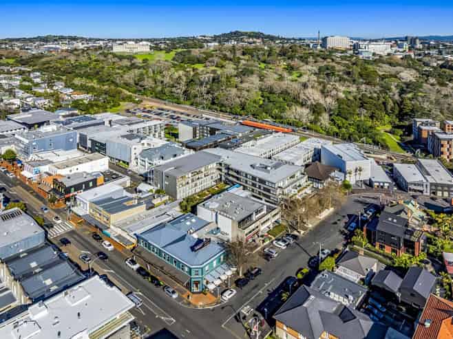 Turnkey Parnell Office Opportunity