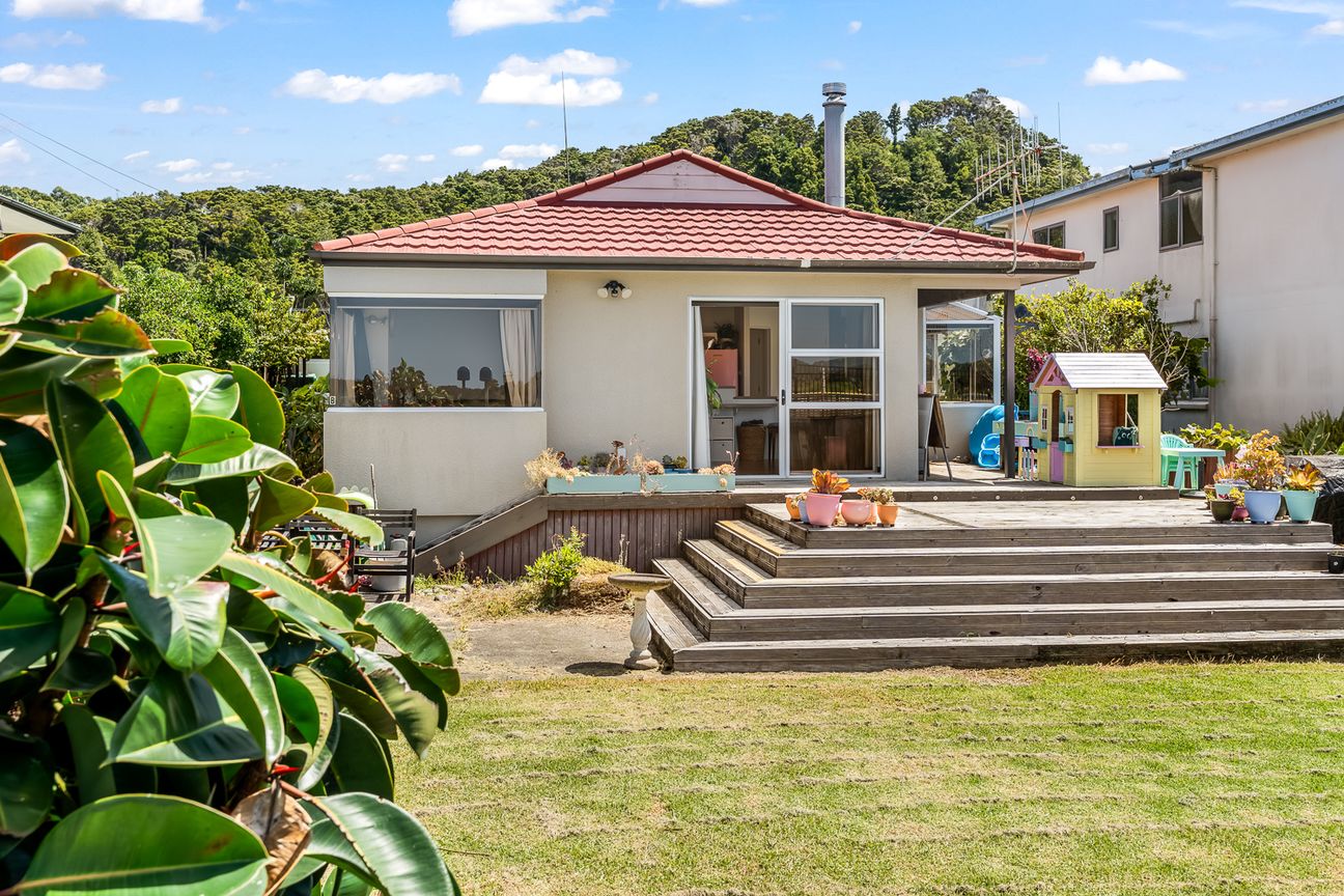 Waterfront Ngunguru. Vendors Say Bring All Offers – pohled 4