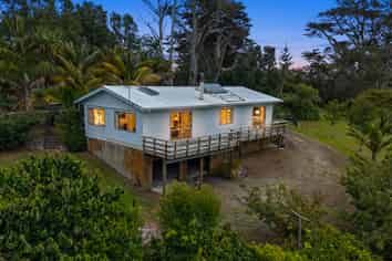 186 Old School Road, Maungakaramea