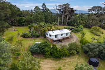 186 Old School Road, Maungakaramea