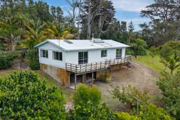 186 Old School Road, Maungakaramea
