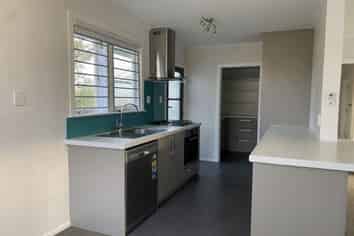 25 Hutchinsons Road, Bucklands Beach