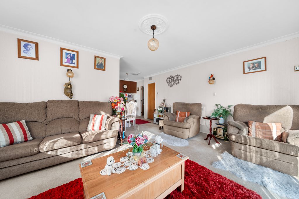 Convenient Lansdowne Living - BEO $369,000 5