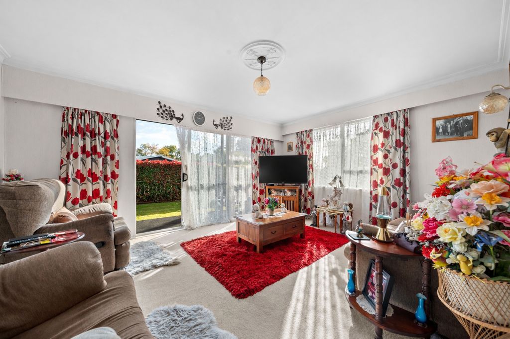 Convenient Lansdowne Living - BEO $369,000 4