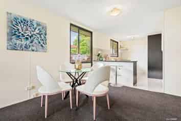 2/80 Parrs Cross Road, Henderson