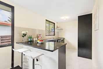 2/80 Parrs Cross Road, Henderson