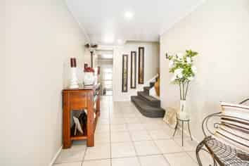 2/19 Churchill Road, Cockle Bay